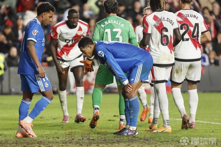 马卡:皇马中场失去往日的节奏 传球路线都在边路 马卡:皇马中场失去往日的节奏 传球路线都在边路